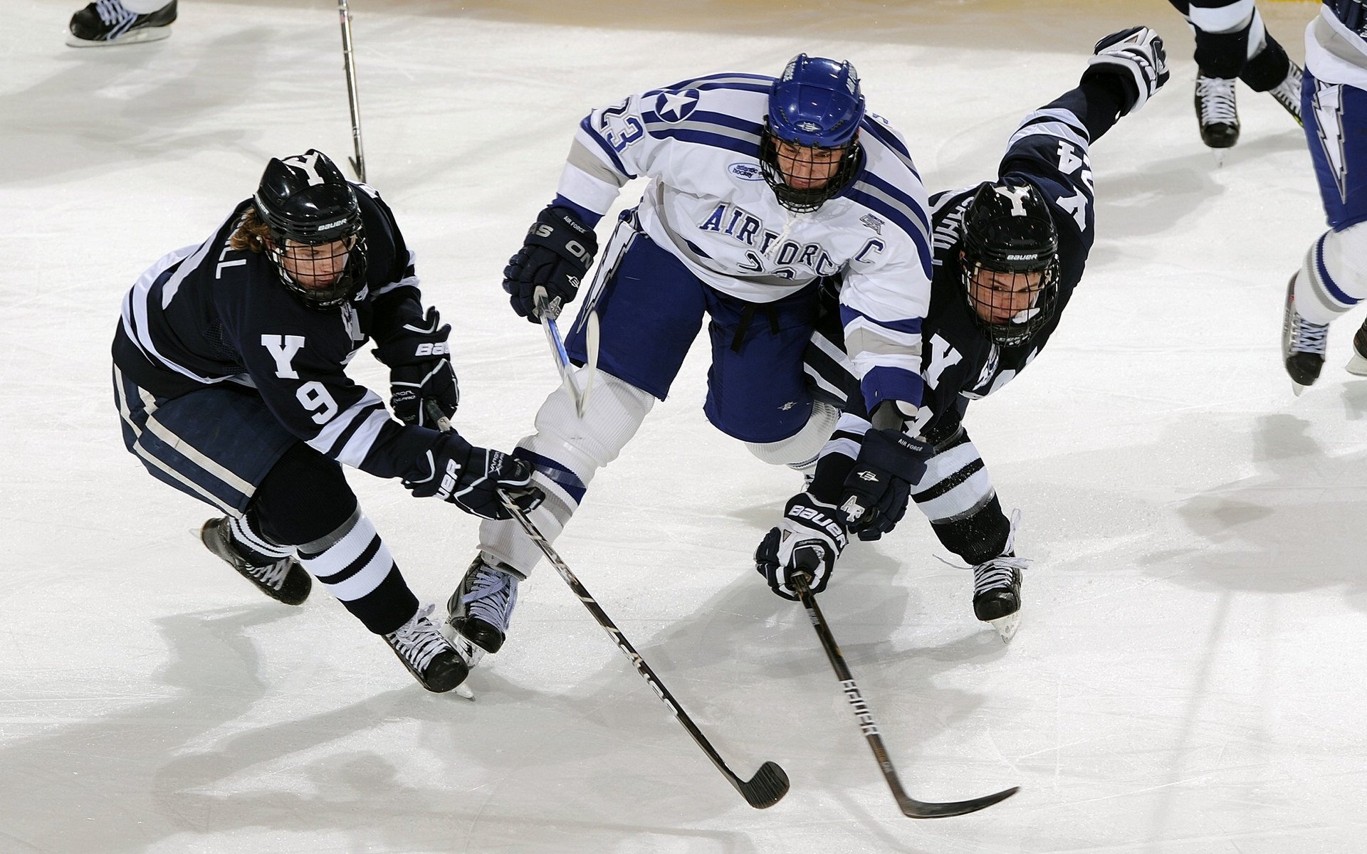 北京国安赢球领先积分榜，气势如虹，北京国安足球比赛