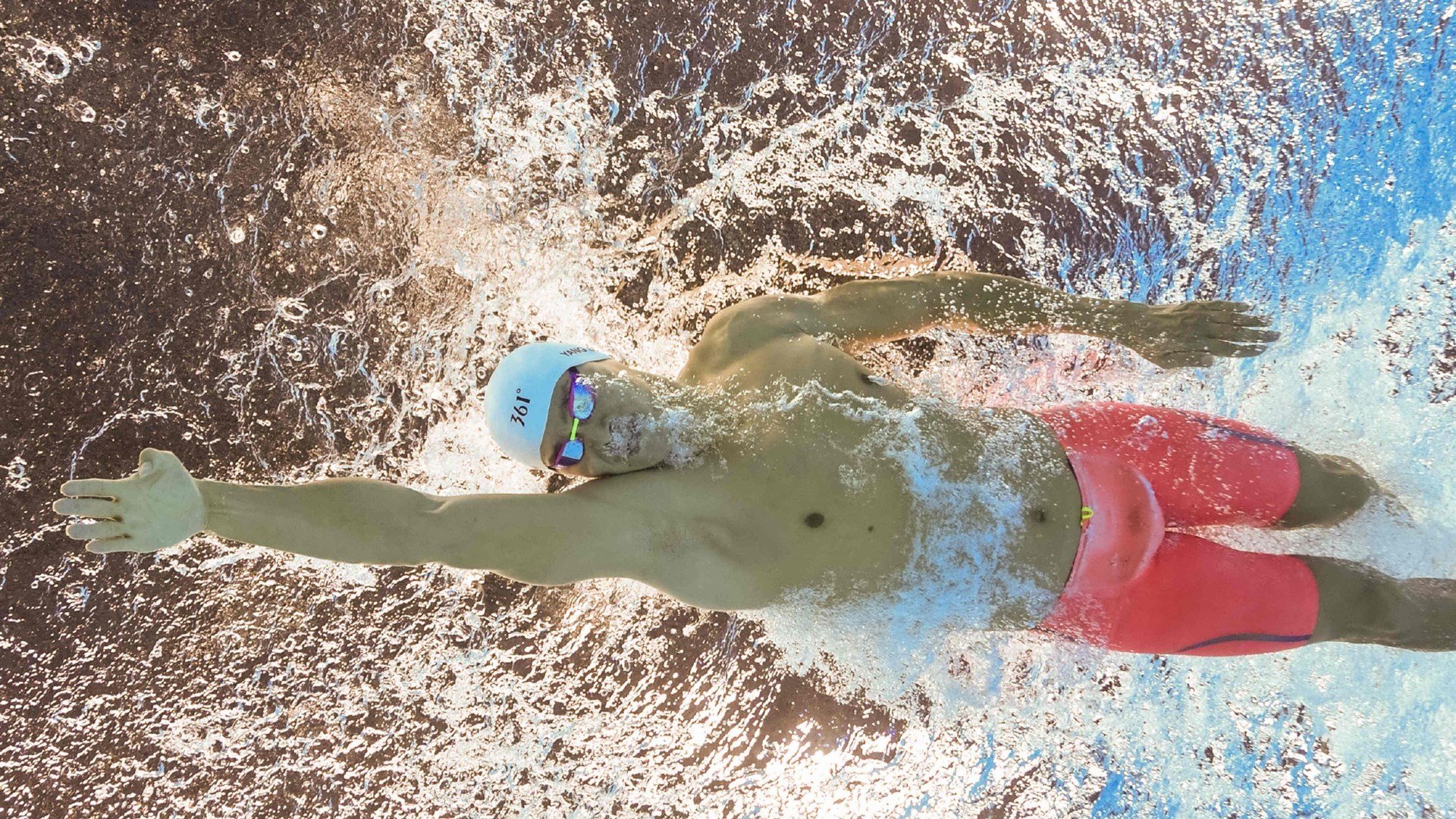 日本NHK特别报道:伊朗球员雪地控球如舞者,伊朗大雪