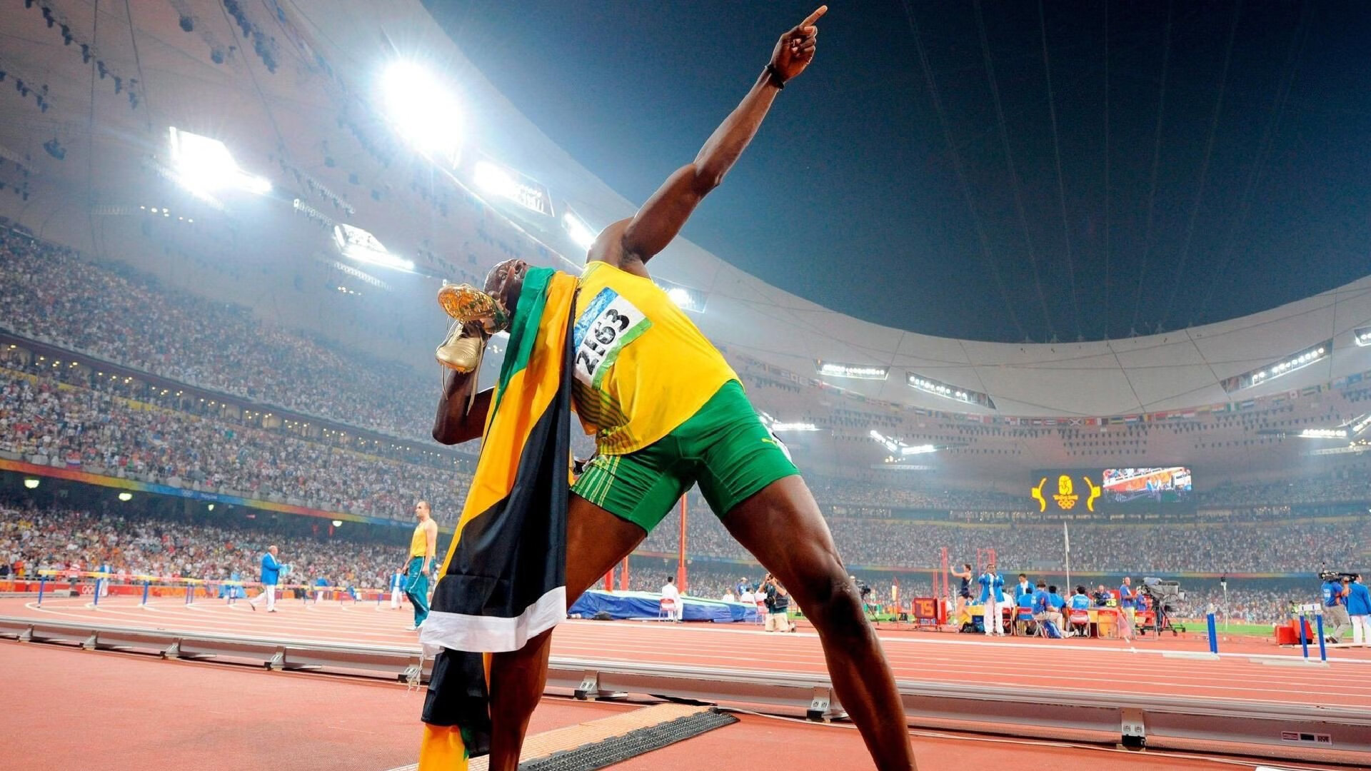 明星对决:张伟全场狂砍32分,表现亮眼!,明星看张伟丽比赛